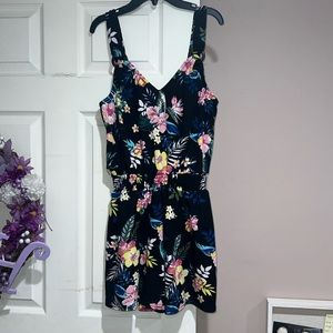 Flower romper - great condition!